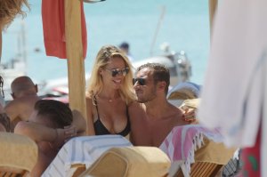 Ilary Blasi Bikini 3.jpg