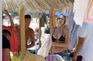 Ilary Blasi Bikini 5.jpg