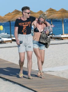 Ilary Blasi Bikini 12.jpg