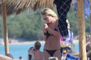 Ilary Blasi Bikini 20.jpg