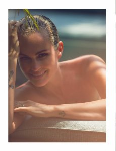 Laeticia Hallyday Nude Sexy 6.jpg