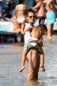 Alessandra Ambrosio & Ana Beatriz Barros Sexy 6.JPG