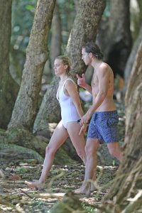 Margot Robbie Sexy 37.jpg