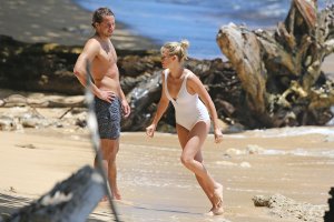 Margot Robbie Sexy 70.jpg