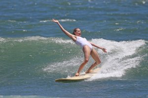 Margot Robbie Sexy 65.jpg