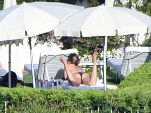 Jennifer Aniston Sexy & Topless 8.jpg