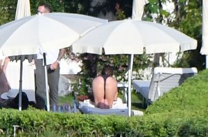 Jennifer Aniston Sexy & Topless 26.jpg