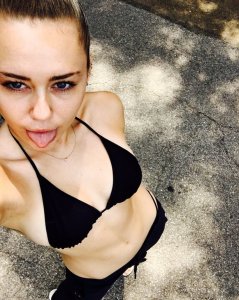 Miley Cyrus Sexy 2.jpg