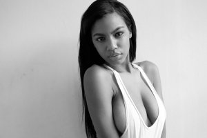 Ebonee Davis Topless 3.jpg