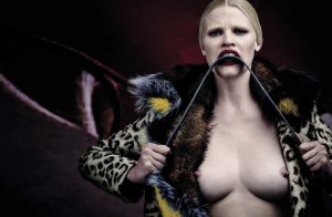 Lara Stone Nude & Sexy 7.jpg