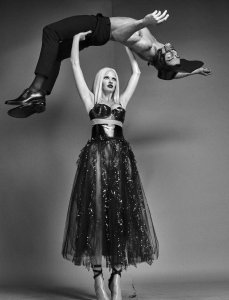 Lara Stone Nude & Sexy 14.jpg