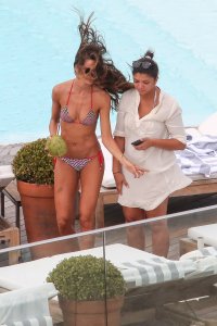 Izabel Goulart Sexy 35.jpg