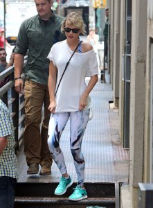 Taylor Swift Сameltoe 2.jpg