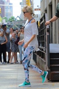 Taylor Swift Сameltoe 21.jpg