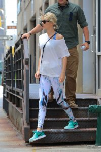 Taylor Swift Сameltoe 19.jpg