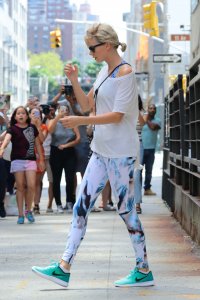 Taylor Swift Сameltoe 22.jpg