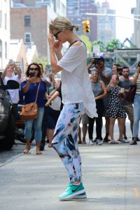 Taylor Swift Сameltoe 23.jpg