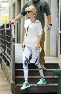 Taylor Swift Сameltoe 30.jpg