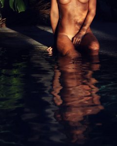 Marisa Papen Naked 2.jpg