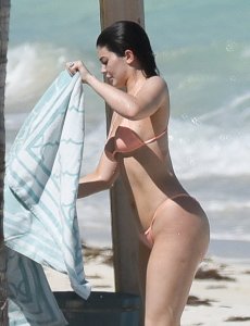 Kylie Jenner Butt Pics 12.jpg