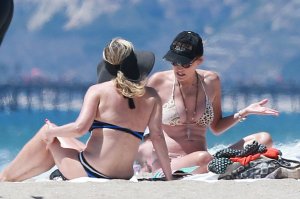 Sharon Stone Tit Slip 56.jpg