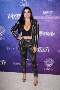 Ariel Winter Cleavage 1.jpg