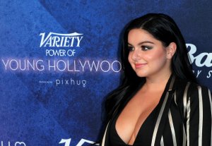 Ariel Winter Cleavage 8.jpg