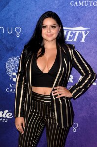 Ariel Winter Cleavage 13.jpg