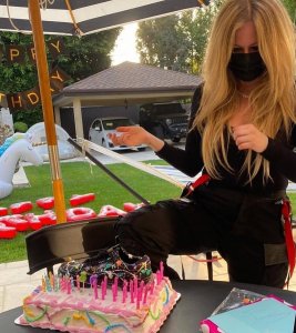 Avril Lavigne TheFappeningBlog.com 1.jpg