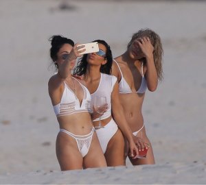 Kim Kardashian Sexy 19.jpg