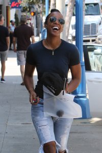 Kelly Rowland Braless 4.jpg