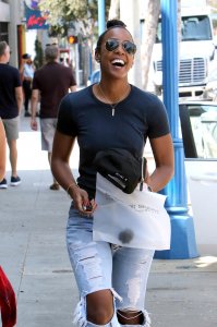 Kelly Rowland Braless 5.jpg