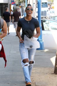 Kelly Rowland Braless 9.jpg