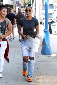 Kelly Rowland Braless 16.jpg