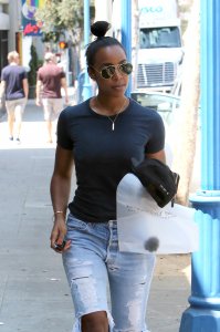 Kelly Rowland Braless 8.jpg