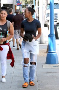 Kelly Rowland Braless 12.jpg