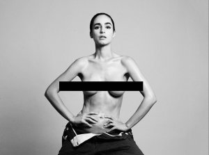 Alicia Sanz Topless 2.jpg