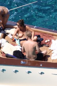 Jade Jagger Topless 9.jpg