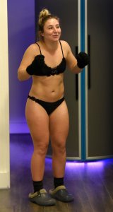 jazmine-franks-at-a-cryo-lab-in-manchester-10-15-2020-9.jpg