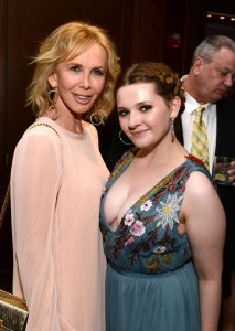 Abigail Breslin Cleavage 2.jpg