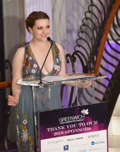 Abigail Breslin Cleavage 6.jpg