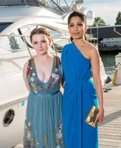 Abigail Breslin Cleavage 8.jpg