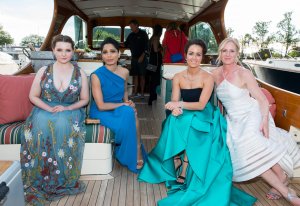 Abigail Breslin Cleavage 15.jpg