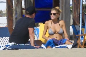 Charlotte McKinney Sexy 7.jpg