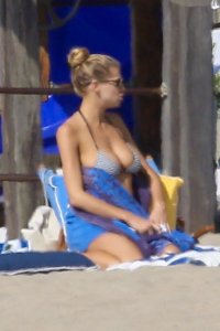 Charlotte McKinney Sexy 32.jpg