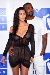 Kim Kardashian Sexy 18.jpg