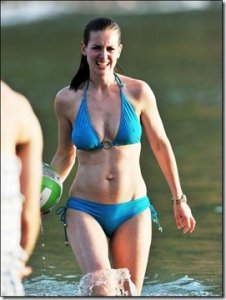 kirsty-gallacher-celeb-paparazzi-nip-slip-4.jpg