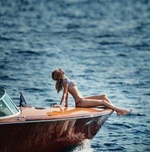 Elizabeth Turner Sexy Topless 3.jpg