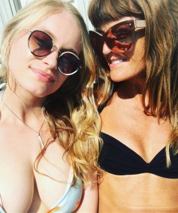 Leven Rambin Cleavage 2.jpg