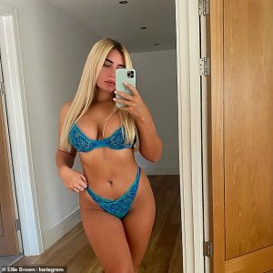 33033620-0-Say_cheese_Love_Island_star_Ellie_Brown_told_her_Instagram_follo-a-3_1599781461356.jpg